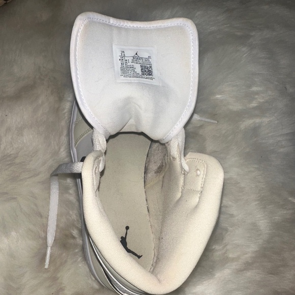 2022 Air Jordan 1 Mid Coconut Milk Women's. - Picture 7 of 9